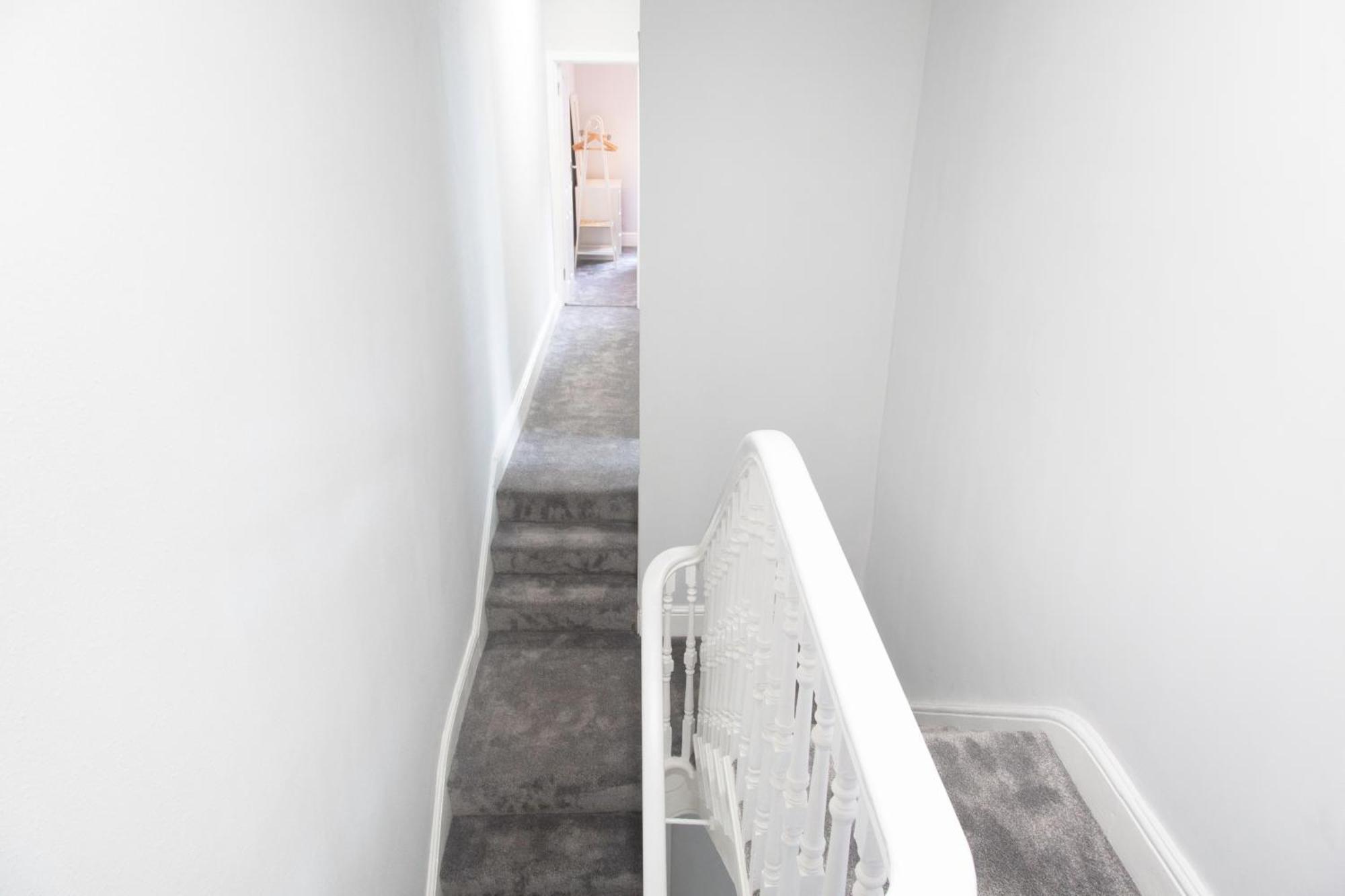 4 Bedrooms Spacious House With 2 Bathrooms Free Parking - Sleeps Up To 10 Guests Liverpool Exterior photo